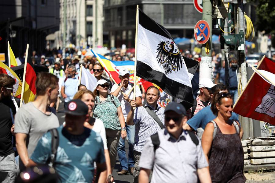 Miles de personas exigen en Berl&iacute;n poner fin a restricciones por Covid-19