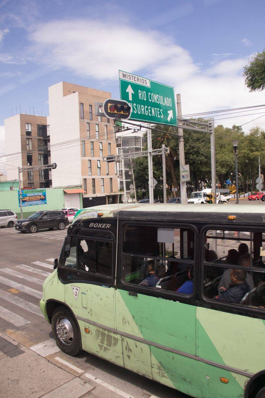 Choferes de combi y microbús estarán asegurados en el IMSS