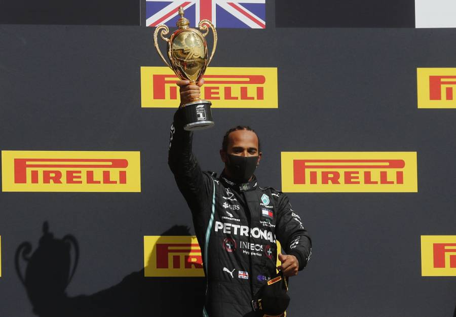 Con un neumático ponchado, Hamilton gana el GP de Gran Bretaña