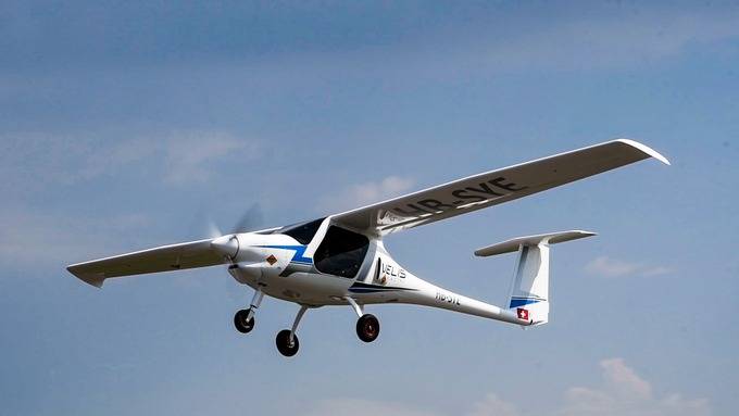 Primer avi&oacute;n el&eacute;ctrico certificado del mundo efect&uacute;a vuelo de prueba en Suiza