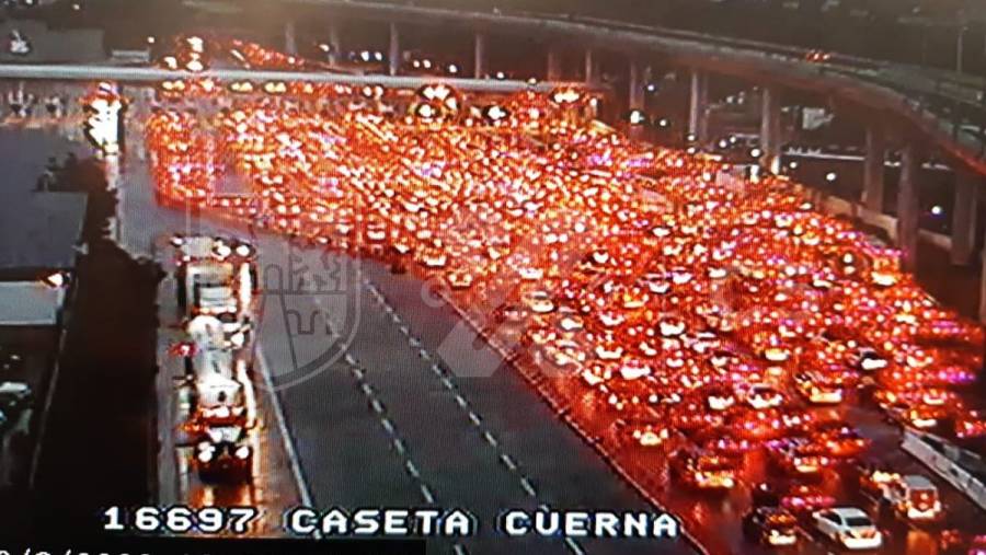 En plena pandemia, viajeros saturan autopista México-Cuernavaca