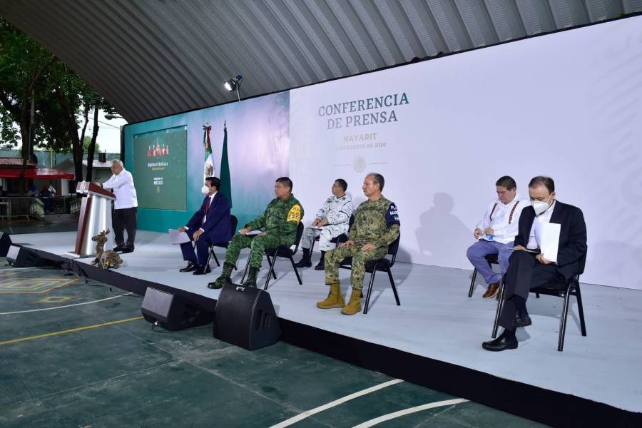 Culminar carreteras y extender aeropuerto en Nayarit, promete presidente