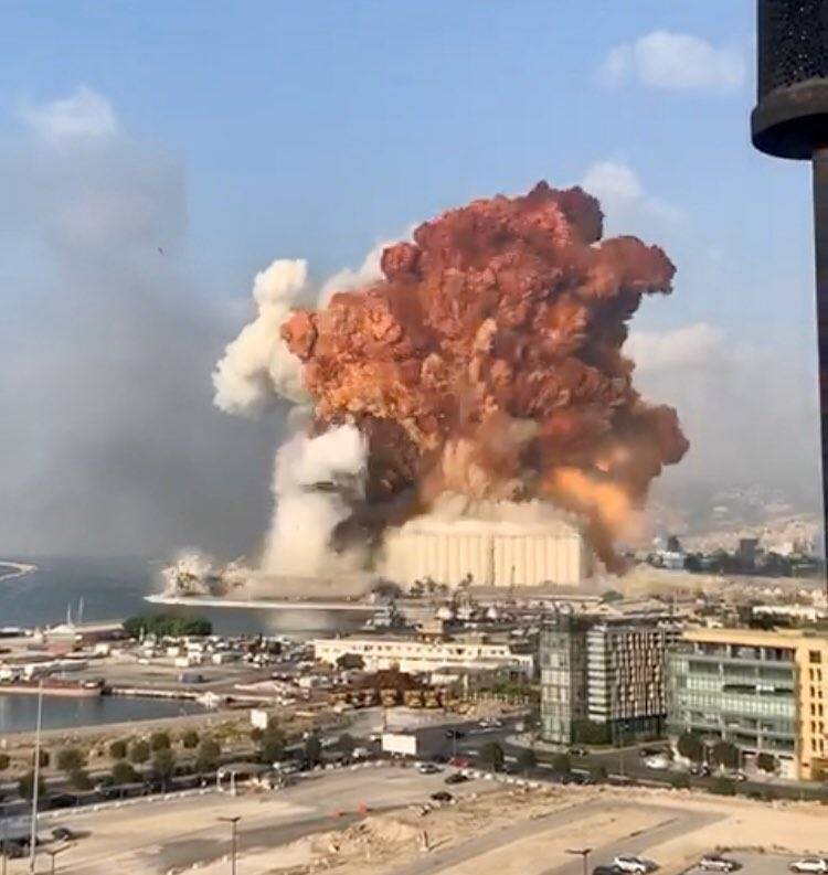 Video: Fuerte explosión en almacén, sacude toda la ciudad de Beirut