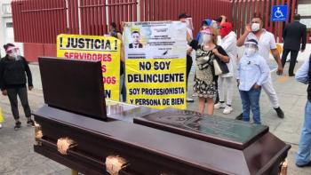 MADRE CON ATA&Uacute;D PROTESTA EN PACHUCA POR CASOS DE COVID DENTRO DE PENAL