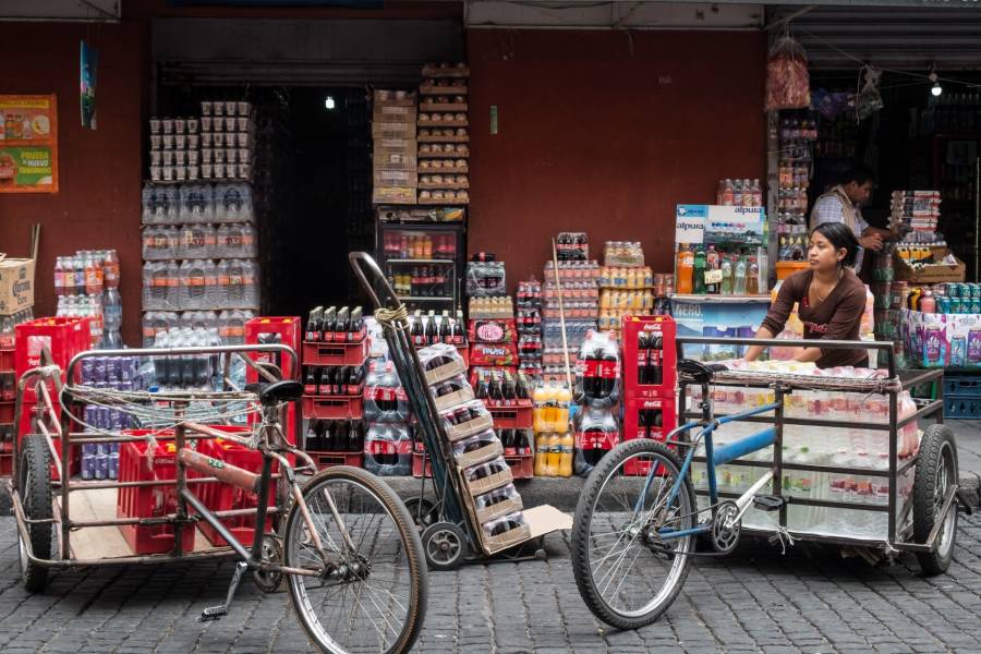 Congreso de Oaxaca avala prohibir venta de refrescos y comida chatarra a niños