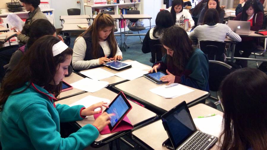 Promueve UNAM donación de tabletas a universitarios de bajos recursos