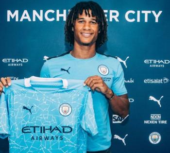 Oficial: Manchester City ficha al central Nathan Ak&eacute;