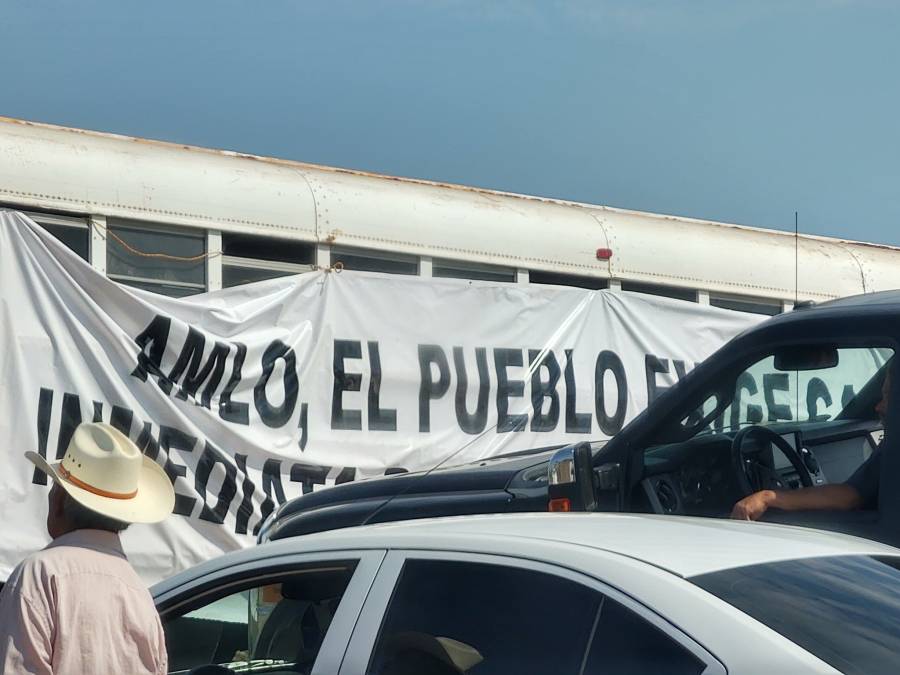 Video: Bloquea Pueblo Yaqui carretera de Sonora, se reunirán con AMLO