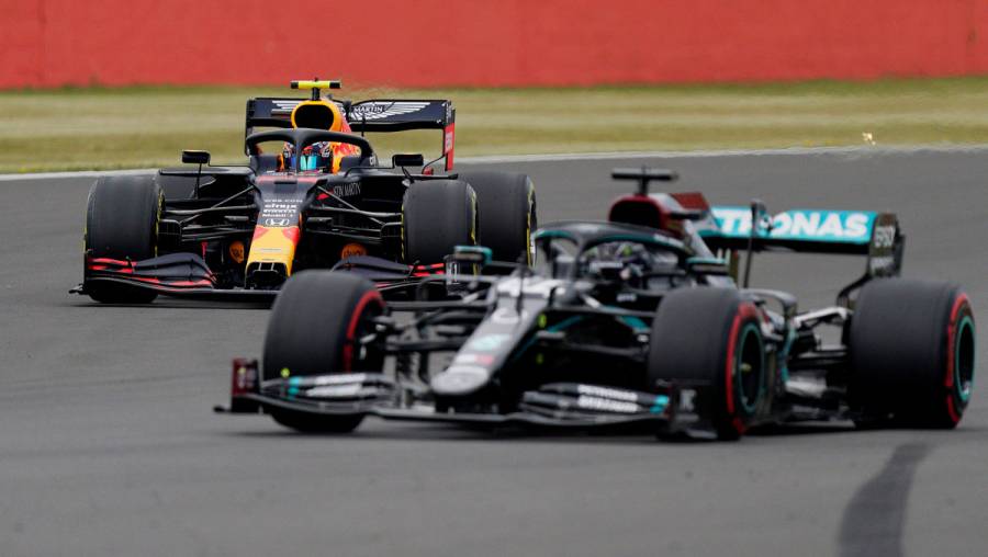 Hamilton es el más rápido en prácticas de Silverstone