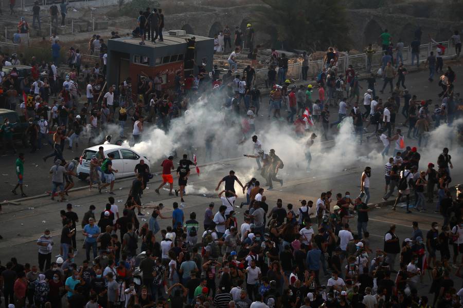 Manifestantes y policías se enfrentan en Beirut