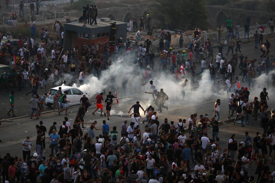 Manifestantes y polic&iacute;as se enfrentan en Beirut