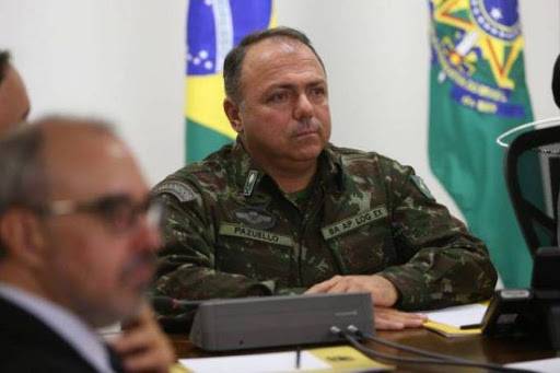 Más de 100 mil muertes por covid-19 en Brasil no hacen diferencia, asegura ministro de salud