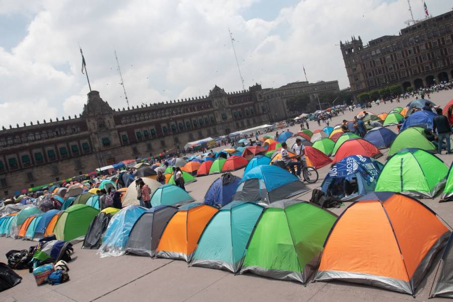 En pleno Zócalo la CNTE instala plantón