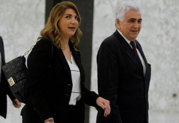 Gabinete de L&iacute;bano, bajo presi&oacute;n por dimisi&oacute;n de ministros tras explosi&oacute;n en Beirut