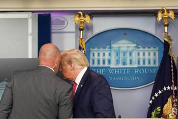 Servicio Secreto de la Casa Blanca irrumpi&oacute; conferencia para proteger a Trump