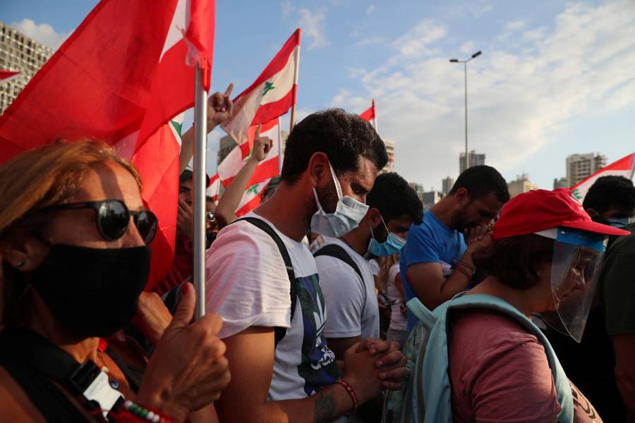 Libaneses piden la caída del presidente tras la explosión en Beirut