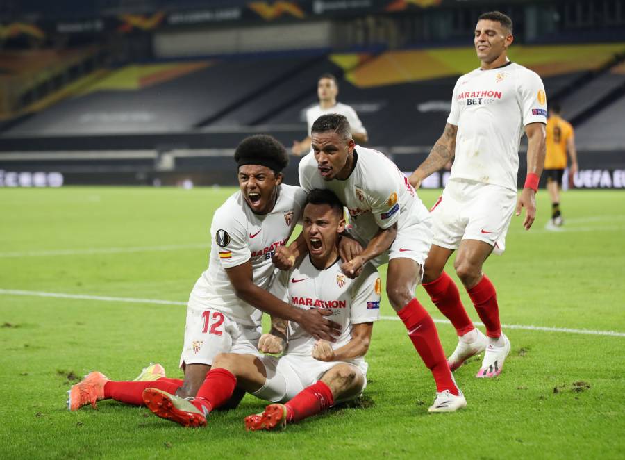 Jiménez falla penal y el Sevilla elimina al Wolverhampton en la Europa League