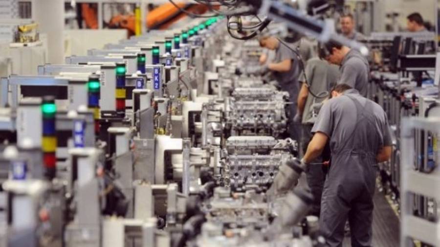 Académicos y políticos piden cambio a política económica