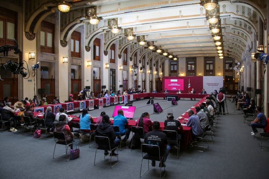 En Palacio Nacional se reúne AMLO con padres de normalistas de Ayotzinapa