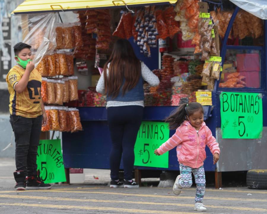 Buscan con iniciativa prohibir venta de comida chatarra a menores en todo México
