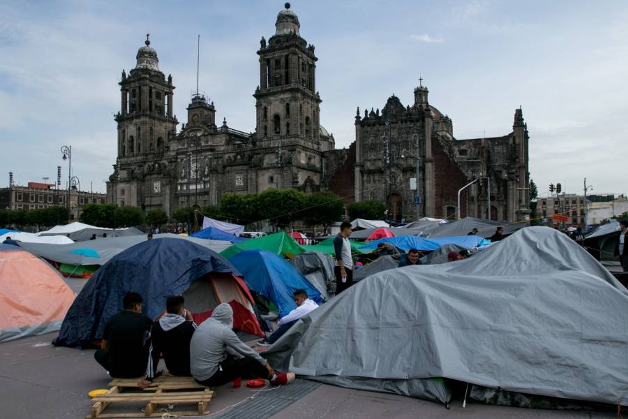 Salud monitorea a manifestantes en el Zócalo