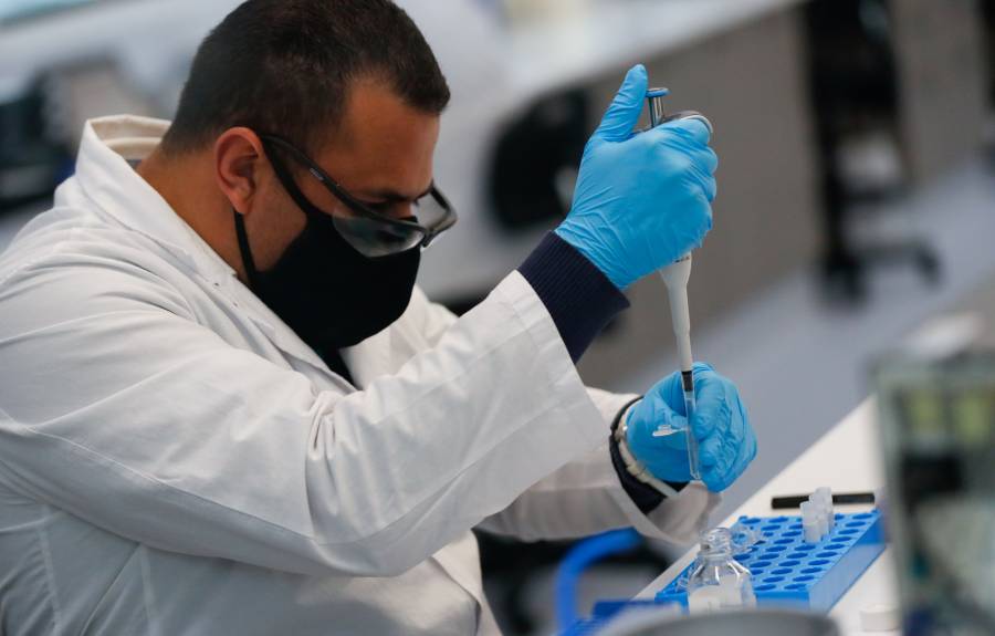 Reino Unido reserva más de 300 millones de dosis de vacuna contra COVID-19