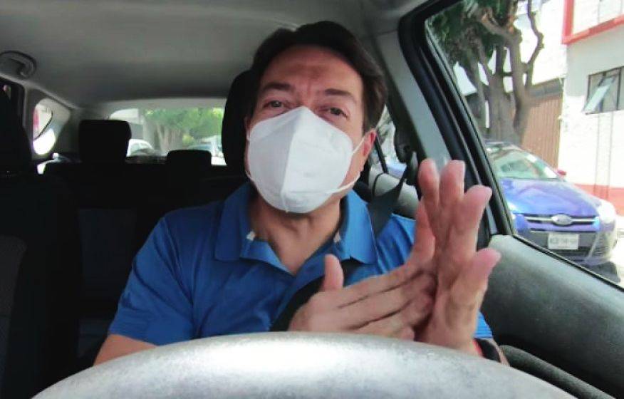 Mario Delgado se hace pasar por taxista para conocer la opinión de los ciudadanos