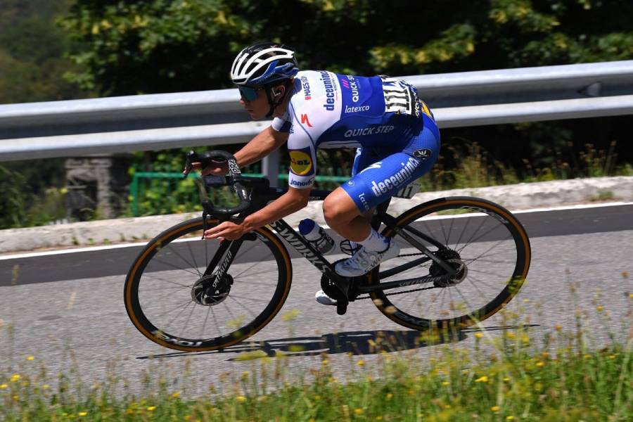 Ciclista Remco Evenepoel cae al vacío durante Giro de Lombardía [Video]