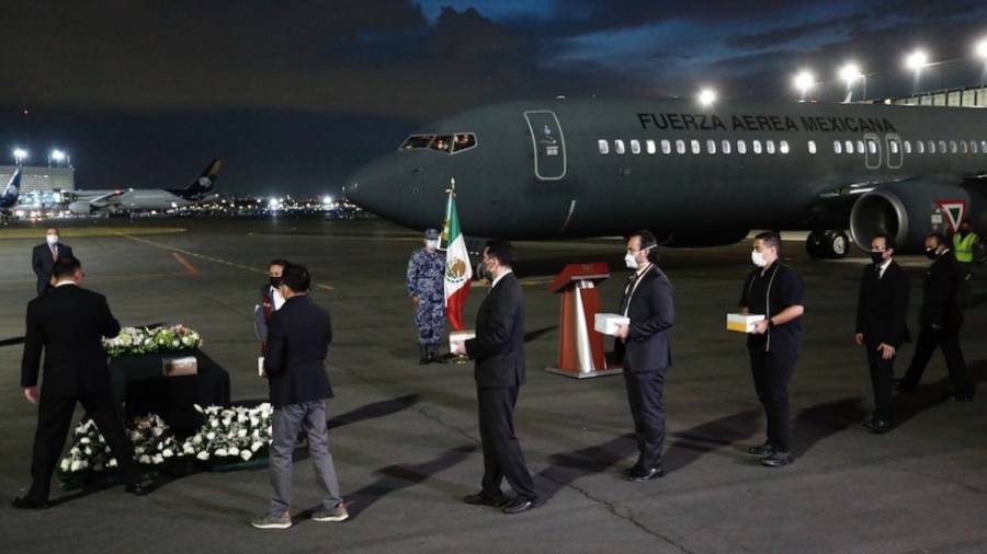 Repatrian 18 urnas de mexicanos fallecidos en Estados Unidos por Covid-19