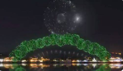 Jap&oacute;n lanza fuegos de artificiales con pirotecnia de los Juegos Ol&iacute;mpicos