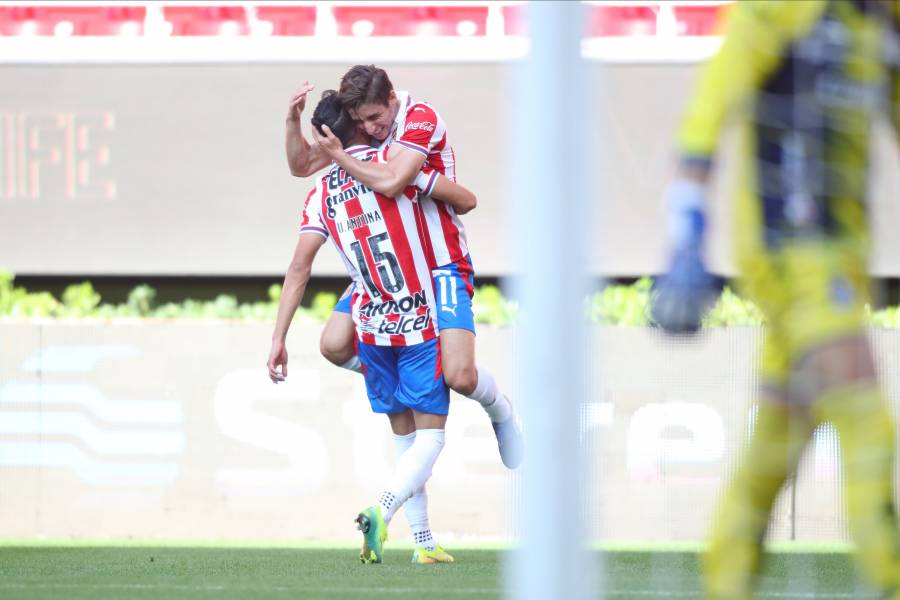 Chivas se impone al Atletico San Luis en su primer partido con Manuel Vucetich