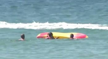 Presidente de Portugal rescata a turistas en el mar
