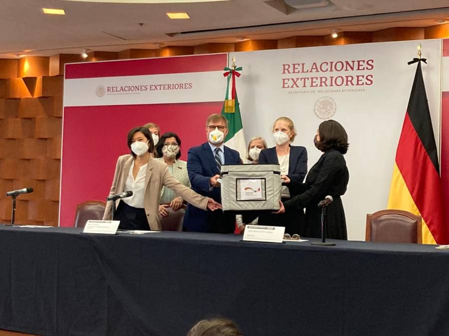 México recibe 100 mil pruebas para diagnosticar Covid-19 de Alemania