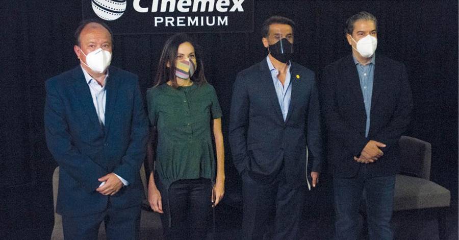 Celebra Sergio Mayer reapertura de cines por Covid-19