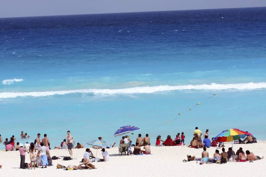 Autoridades de Huatulco detienen a 30 turistas por no usar cubrebocas