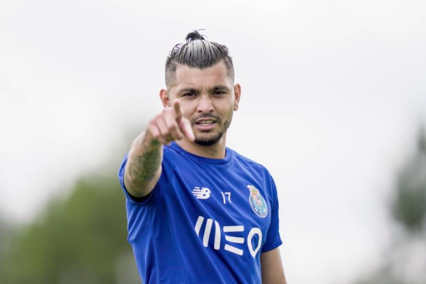 Porto pide 30 mde por “Tecatito” Corona