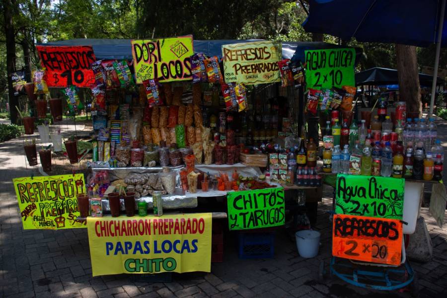 Buscan prohibir venta de productos chatarra en escuelas de la CDMX