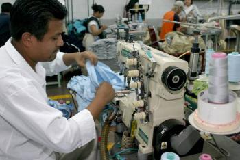 Empleo manufacturero se ilumina con destello de 0.1%: Inegi