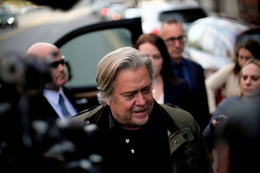 Ex asesor de Trump, Steve Bannon, acusado de fraude en recaudaci&oacute;n de fondos para muro