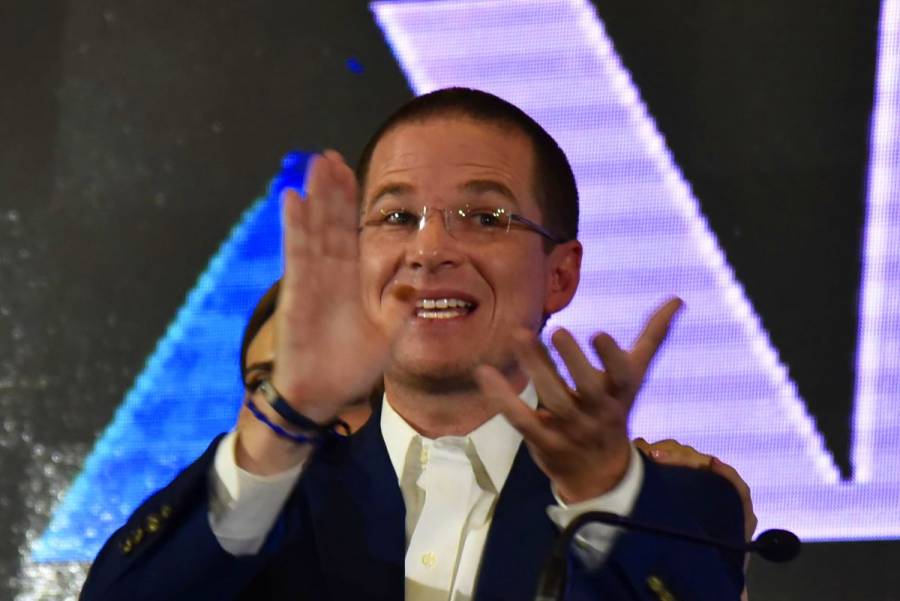 Ricardo Anaya cumple y denuncia a Lozoya por daño Moral