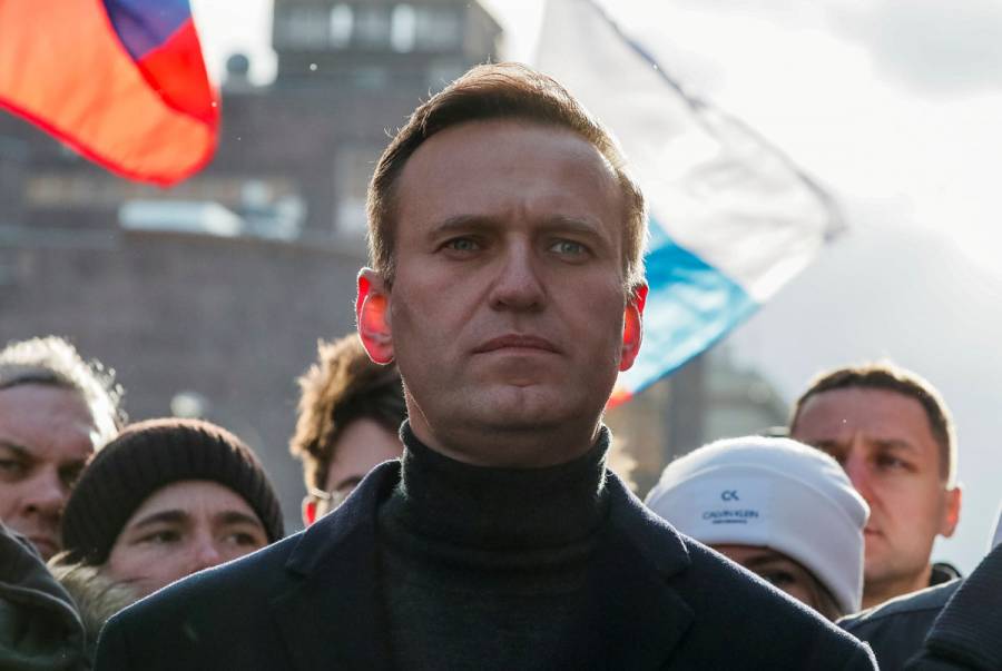 Rusia autoriza transportar al opositor Navalny a hospital en Alemania