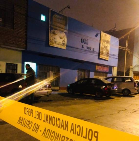 Trece personas mueren en Perú durante operativo policial en fiesta prohibida