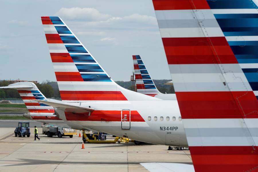 American Airlines prepara uso de desinfectante contra COVID-19 en sus aviones