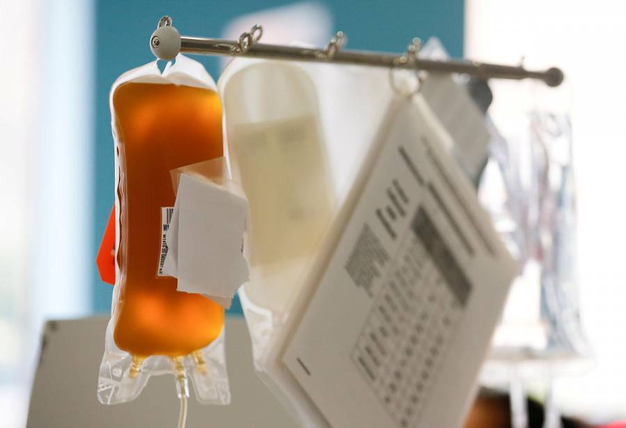 Suman 405 mil casos por Covid-19 en España; muertes ascienden a 28 mil 872