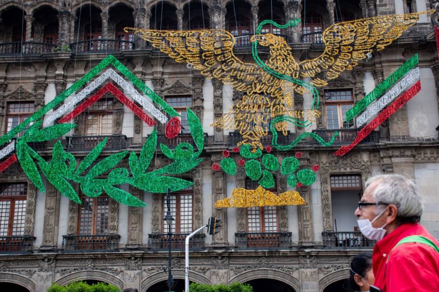 GobCDMX aclara que adorno es un águila juarista, no el logotipo de Morena