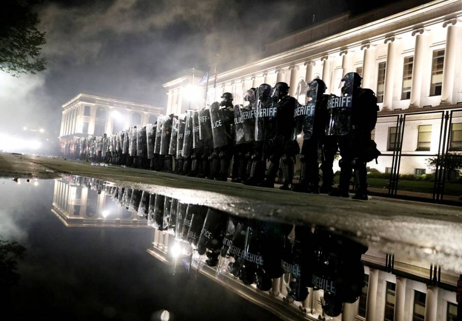 Tiroteo deja dos muertos en tercera noche de protestas en Wisconsin