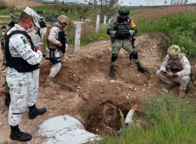 Sedena y Guardia Nacional inhabilitan 10 tomas clandestinas de hidrocarburos