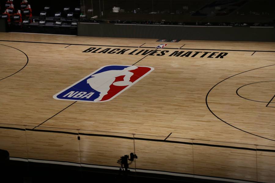 NBA pospone partidos de postemporada tras boicot de los Bucks en protesta por racismo