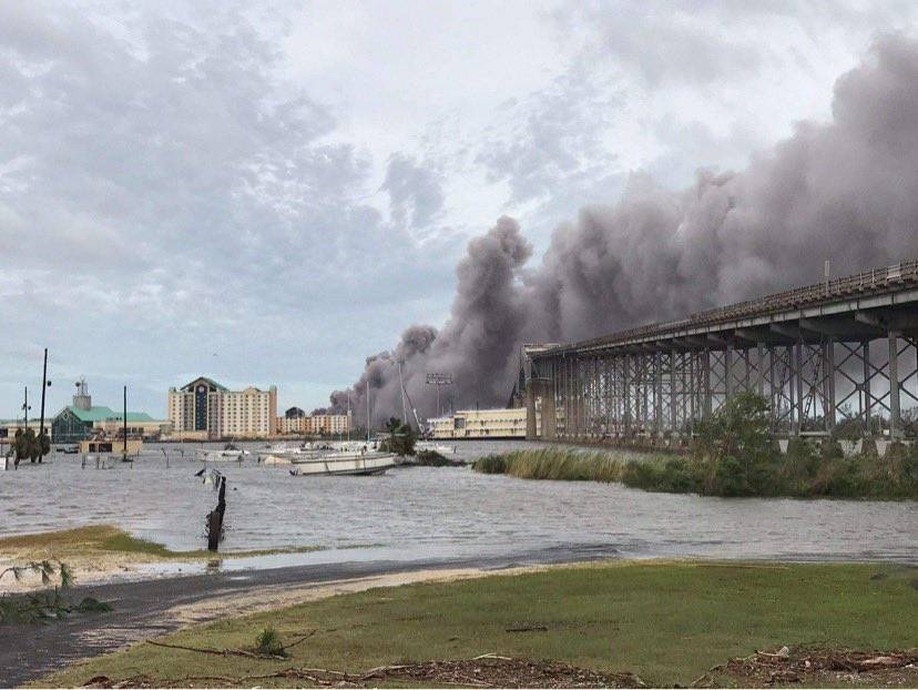 Incendio en planta química en Louisiana después del paso del huracán Laura
