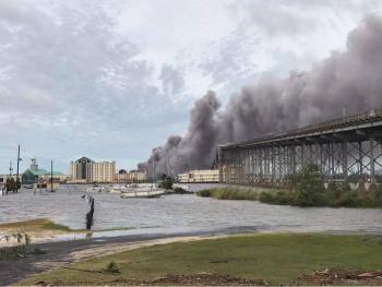Incendio en planta qu&iacute;mica en Louisiana despu&eacute;s del paso del hurac&aacute;n Laura